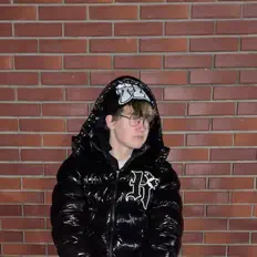 聆聽 44rwl、觀看音樂影片、閱讀小傳、查看巡演日期等！