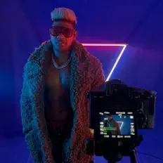 Poslechněte si interpreta Black Zekiel, sledujte hudební videa, přečtěte si životopis, podívejte se na data turné a další informace.