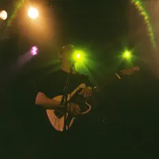 Ouça Comfort State, assista a videoclipes, leia a biografia, veja as datas das turnês e mais!