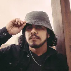 Luister naar Larrasola, bekijk muziekvideo's, lees de bio, bekijk de tourdata, en meer!