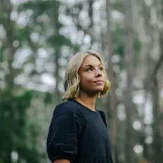 Dengarkan Shea Mulligan, tonton video musik, baca bio, lihat tanggal tur & lainnya!