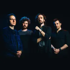 Hör dir Outrun The Sunlight an, schau dir Musikvideos an, lies die Biografie, finde Tourdaten und mehr!