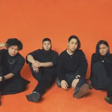 聆聽 MASSCLOWZ、觀看音樂影片、閱讀小傳、查看巡演日期等！