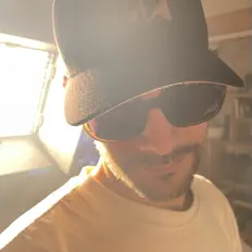 Poslechněte si interpreta Pat mc, sledujte hudební videa, přečtěte si životopis, podívejte se na data turné a další informace.