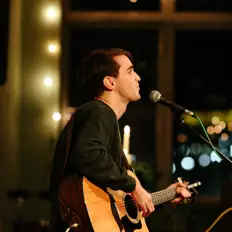 Paul Bradley सुनें, म्यूज़िक वीडियो देखें, बायो पढ़ें, दौरे की तारीखें और बहुत कुछ देखें!