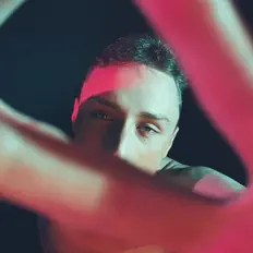 收听 Sony Synth、观看音乐视频、阅读小传、查看巡演日期等 ！