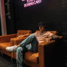 收听 Dzhabo、观看音乐视频、阅读小传、查看巡演日期等 ！