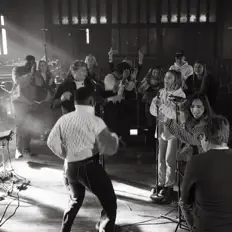 聆聽 Mercy Road Worship、觀看音樂影片、閱讀小傳、查看巡演日期等！