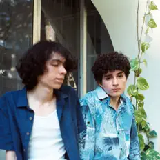Escucha a Plastic Dreams, mira videos musicales, lee su biografía, consulta las fechas de las gira y más.