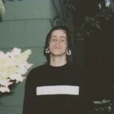 Rozz Dyliams dinle, müzik videolarını izle, biyografisini oku, tur tarihlerini ve daha fazlasını gör!