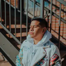 Luister naar KILLHØURZ, bekijk muziekvideo's, lees de bio, bekijk de tourdata, en meer!