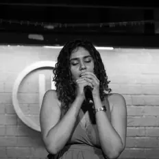 Shweta Srivastavaを聴いたり、ミュージックビデオを鑑賞したり、経歴やツアー日程などを確認したりしましょう！