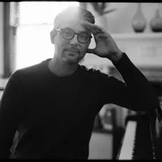 Dengarkan Josh Nelson, tonton video musik, baca bio, lihat tanggal tur & lainnya!