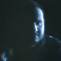 undefined을(를) 듣고, 뮤직 비디오를 보고, 약력을 읽고, 투어 일정 등을 확인하세요!