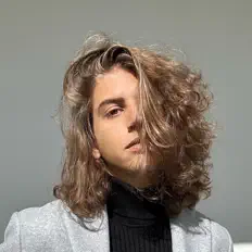 Ascolta Hari Tahov, guarda video musicali, leggi la biografia, vedi le date del tour & altro!