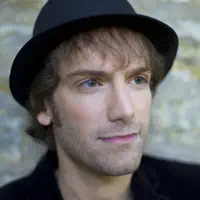 undefined सुनें, म्यूज़िक वीडियो देखें, बायो पढ़ें, दौरे की तारीखें और बहुत कुछ देखें!