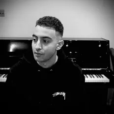 Dengarkan SUNNY, tonton video musik, baca bio, lihat tanggal tur & lainnya!