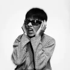 Dengarkan SKYLEAAR, tonton video musik, baca bio, lihat tanggal tur & lainnya!