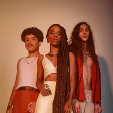 Enversos을(를) 듣고, 뮤직 비디오를 보고, 약력을 읽고, 투어 일정 등을 확인하세요!