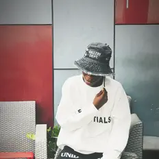收听 Dj Dior、观看音乐视频、阅读小传、查看巡演日期等 ！