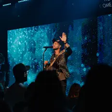 Ouve EC Music, vê vídeos de música, lê a biografia, vê as datas da digressão e muito mais!