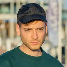 收听 Empher、观看音乐视频、阅读小传、查看巡演日期等 ！