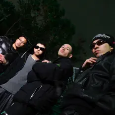 Hör dir HST an, schau dir Musikvideos an, lies die Biografie, finde Tourdaten und mehr!