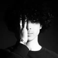 Escucha a BBB, mira videos musicales, lee su biografía, consulta las fechas de las gira y más.