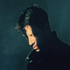 AUST을(를) 듣고, 뮤직 비디오를 보고, 약력을 읽고, 투어 일정 등을 확인하세요!