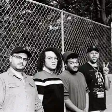 聆聽 Dreamist、觀看音樂影片、閱讀小傳、查看巡演日期等！