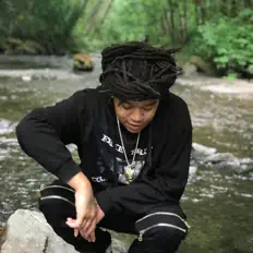 CBE Squeezeを聴いたり、ミュージックビデオを鑑賞したり、経歴やツアー日程などを確認したりしましょう！