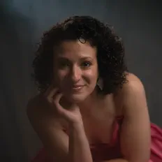 收听 Clare Longendyke、观看音乐视频、阅读小传、查看巡演日期等 ！