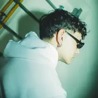 收听 undefined、观看音乐视频、阅读小传、查看巡演日期等 ！