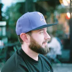 Chef Lowry dinle, müzik videolarını izle, biyografisini oku, tur tarihlerini ve daha fazlasını gör!