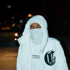 Hör dir Jus' an, schau dir Musikvideos an, lies die Biografie, finde Tourdaten und mehr!