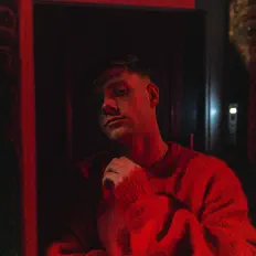Poslechněte si interpreta ITSTANR, sledujte hudební videa, přečtěte si životopis, podívejte se na data turné a další informace.