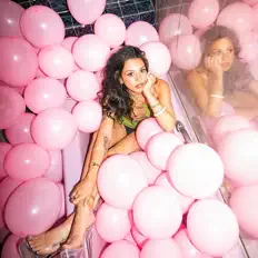 Ouve Hellcat, vê vídeos de música, lê a biografia, vê as datas da digressão e muito mais!