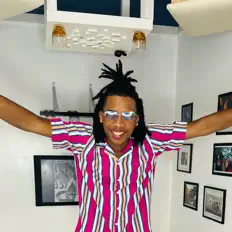 Posłuchaj wykonawcy Elee Emee, obejrzyj teledyski, przeczytaj biografię, zobacz daty tras koncertowych i nie tylko!