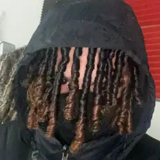 聆聽 e Kevlar、觀看音樂影片、閱讀小傳、查看巡演日期等！