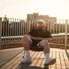 Poslechněte si interpreta Koloss Cauac, sledujte hudební videa, přečtěte si životopis, podívejte se na data turné a další informace.