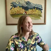 undefinedを聴いたり、ミュージックビデオを鑑賞したり、経歴やツアー日程などを確認したりしましょう！