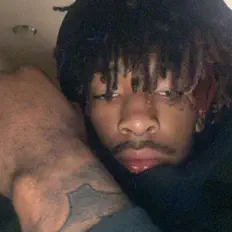 Ouça mwnwcha, assista a videoclipes, leia a biografia, veja as datas das turnês e mais!