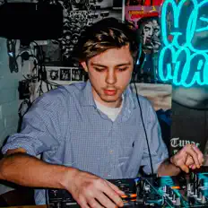 Ascolta Helgon, guarda video musicali, leggi la biografia, vedi le date del tour & altro!