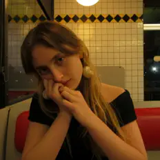 Posłuchaj wykonawcy Aurora Newcomb, obejrzyj teledyski, przeczytaj biografię, zobacz daty tras koncertowych i nie tylko!