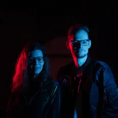 Posłuchaj wykonawcy Spaceflight Memories, obejrzyj teledyski, przeczytaj biografię, zobacz daty tras koncertowych i nie tylko!