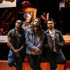 Poslechněte si interpreta The Fallen Electric, sledujte hudební videa, přečtěte si životopis, podívejte se na data turné a další informace.