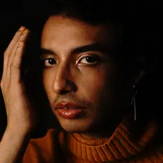 Hör dir O.K. Kirā an, schau dir Musikvideos an, lies die Biografie, finde Tourdaten und mehr!