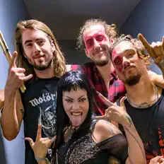 聆聽 Pryma、觀看音樂影片、閱讀小傳、查看巡演日期等！