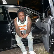 FMG JOCを聴いたり、ミュージックビデオを鑑賞したり、経歴やツアー日程などを確認したりしましょう！