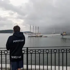 收听 ALEK、观看音乐视频、阅读小传、查看巡演日期等 ！